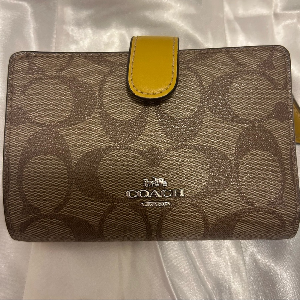 Coach Wallet - Picture 2 of 6